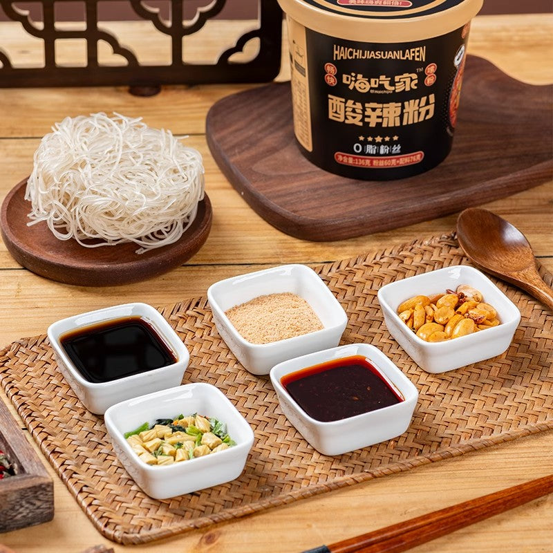 【自营】中国嗨吃家 黑金酸辣粉 136g 桶装红薯粉冲泡方便速食粉丝